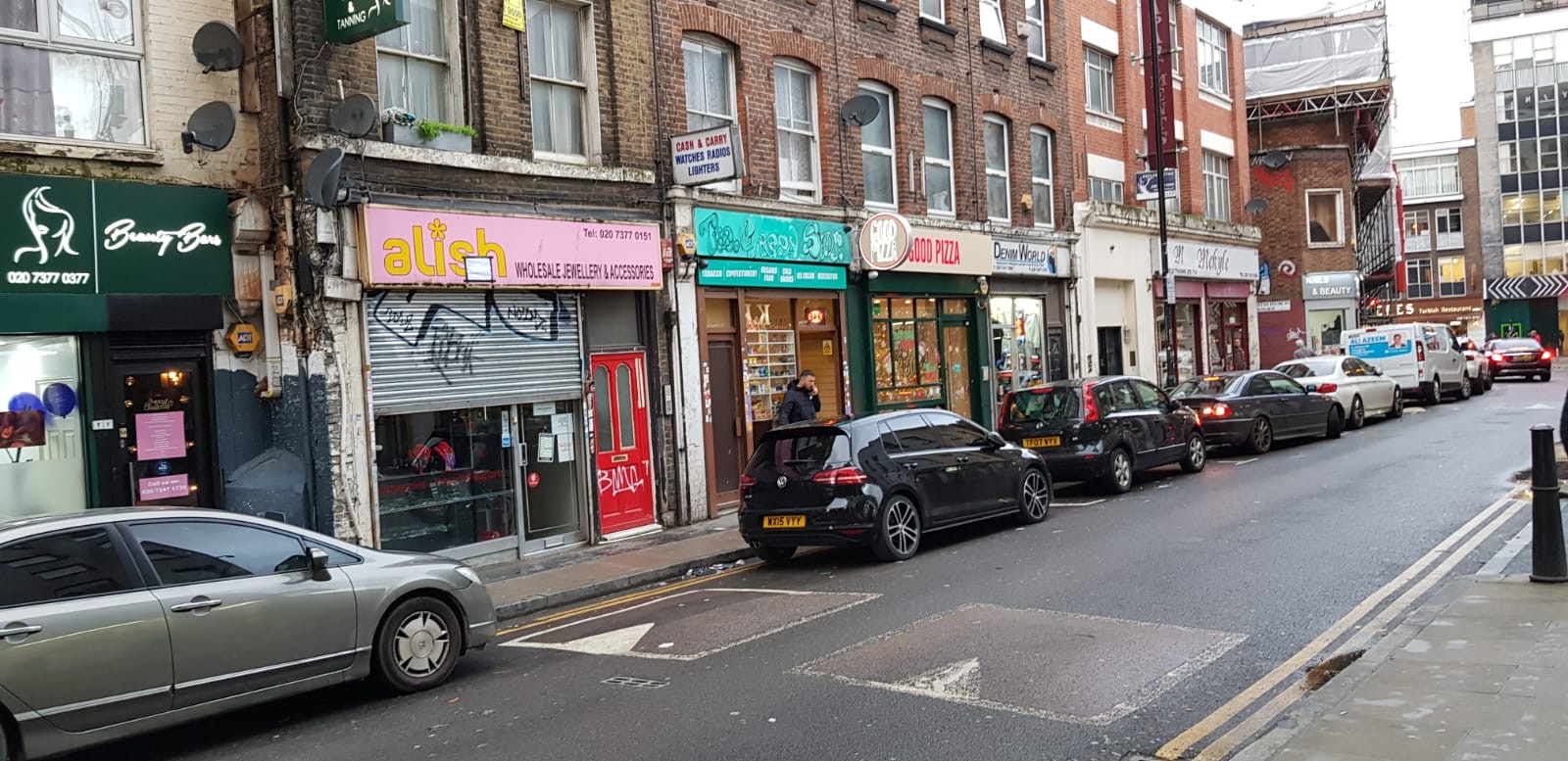 <b> SHOP TO LET - White Church Lane, London E1 <b>