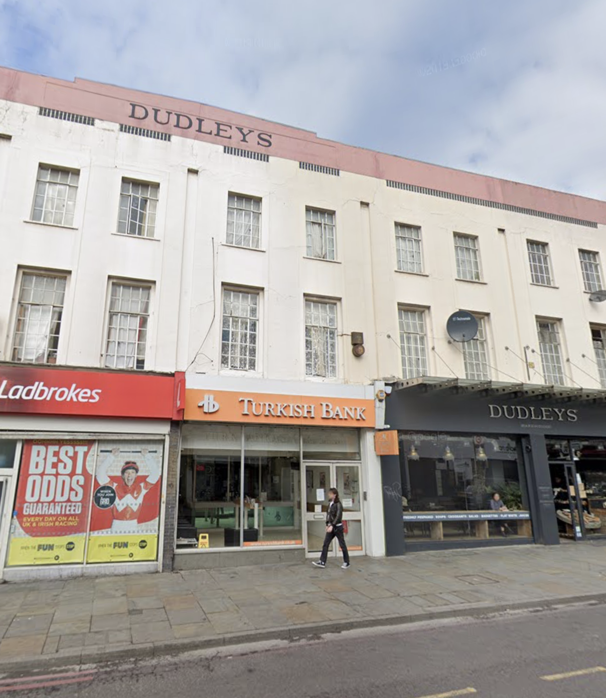 <b> LET - Kingsland High Street, Dalston <b>