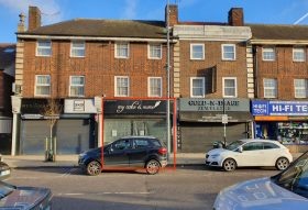<b> TO LET - 21 Old Church Road, E4 <b>