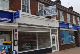 <b> LET - Darkes Lane, Potters Bar <b>