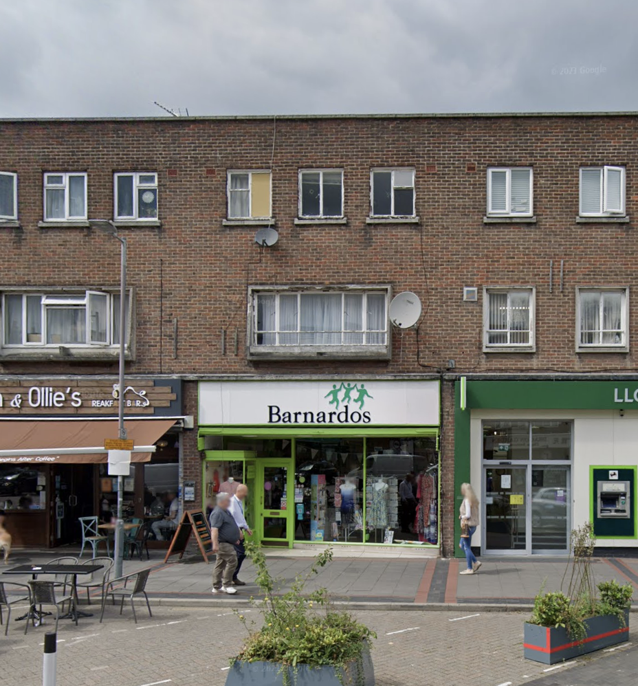 <b> UNDER OFFER - Shenley Road, Borehamwood WD6 <b>
