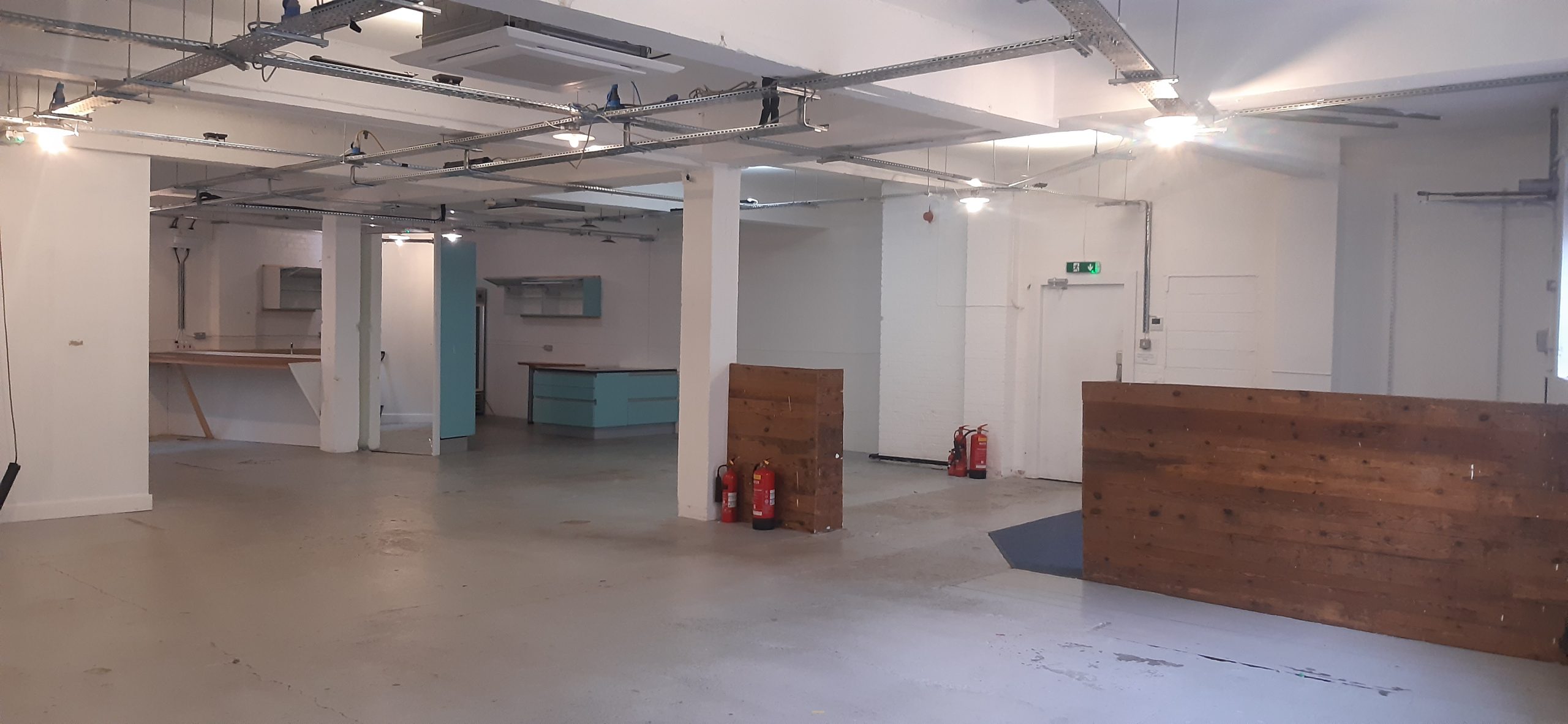 <b> UNDER OFFER - Assembly Passage, Whitechapel <b>